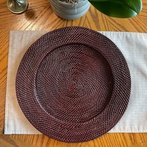 WILLIAMS SONOMA
HAND-WOVEN
CLARET CHARGER
PLATES X6